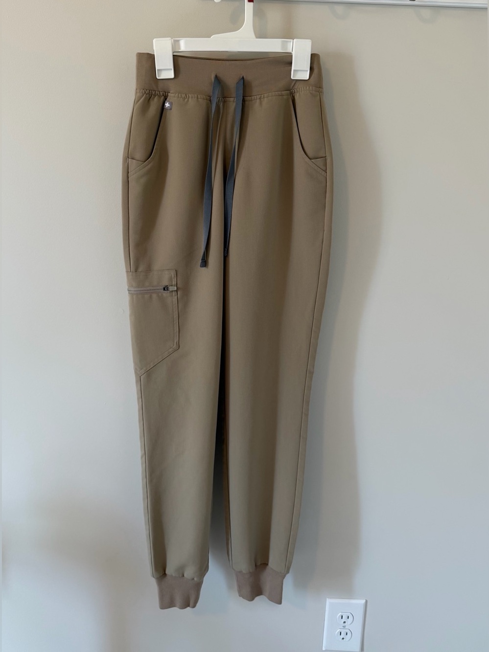 Figs High Waisted Zamora Jogger Scrub Pants Latte Tan Khaki Size XXS